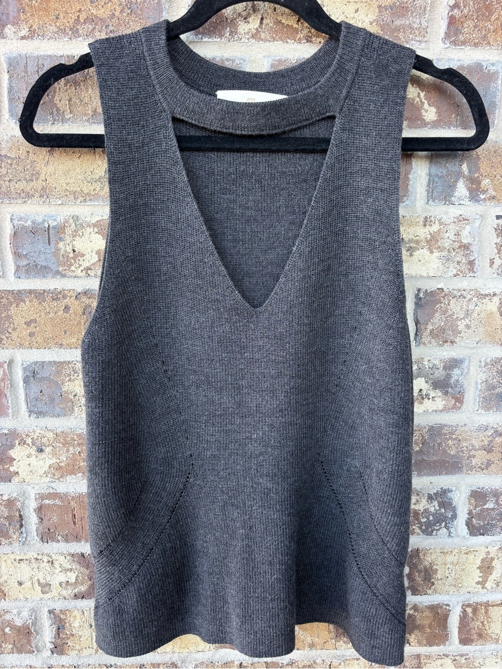 7 For All Mankind Charcoal Gray V-Neck Sleeveless Knit Tank - Picture 2 of 5